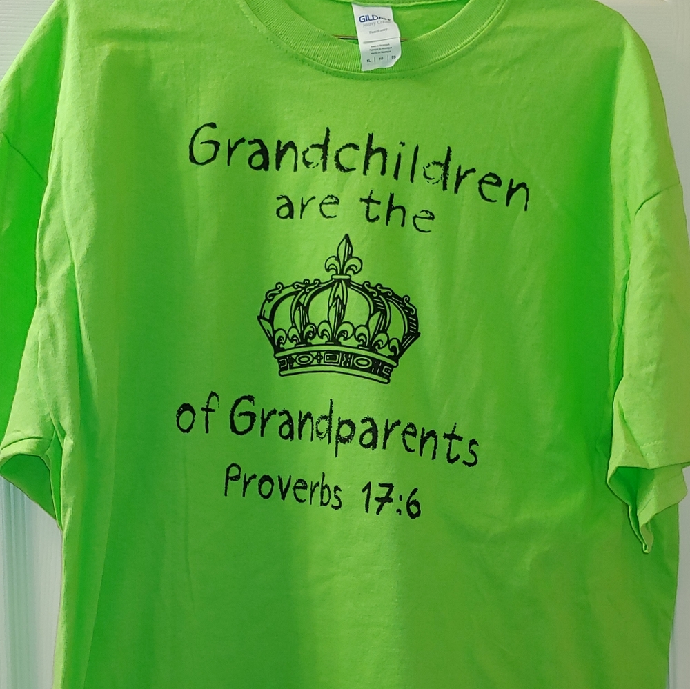 XL green Grandchildren are the 👑 of grandparents
